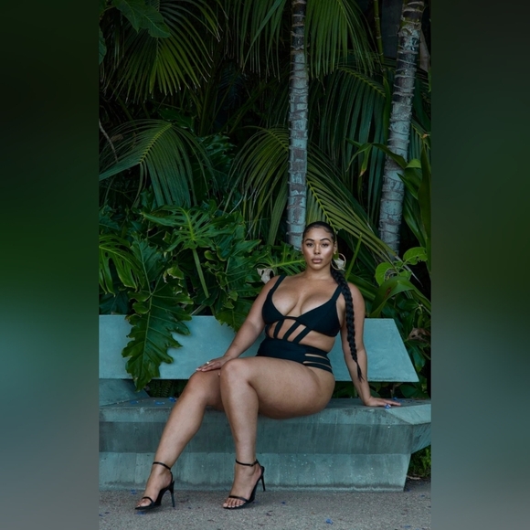 Tabria Mayors- Women's Elegant Black Cut-Out One-Piece Swimsuit Plus Size 2XL - Picture 3 of 10